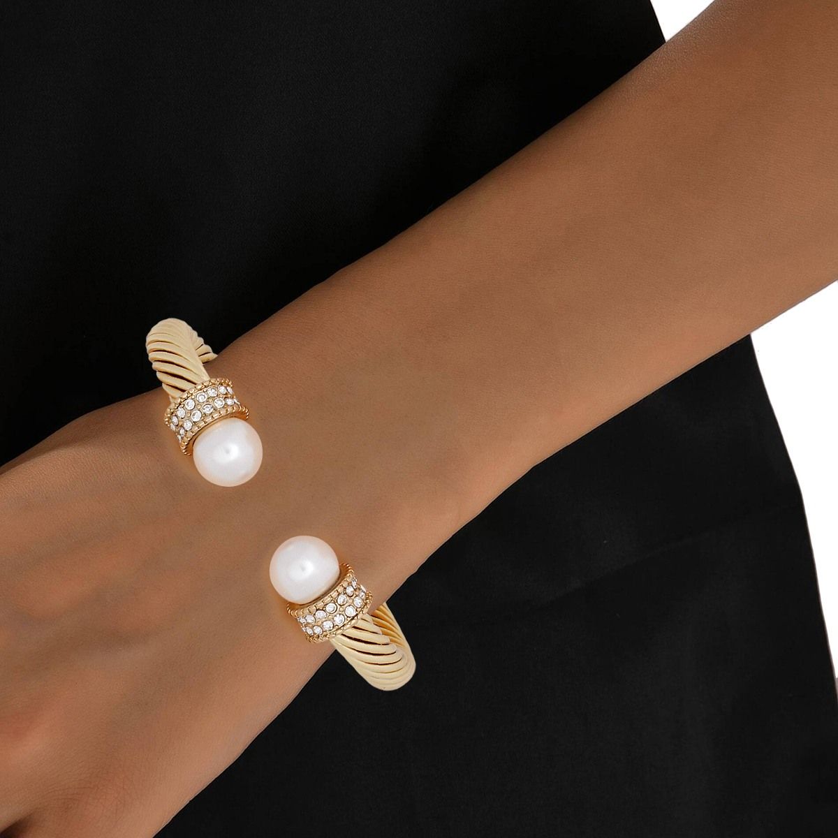 Bracelet Gold Thick Cable Classic Pearl Bangle